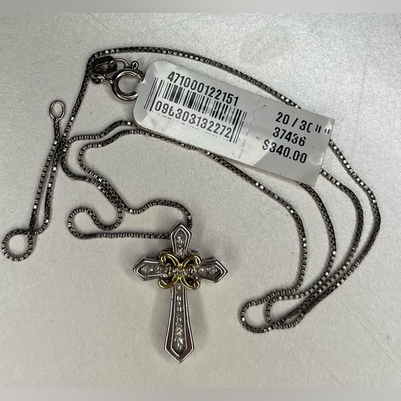 16 1/2 inch chain cross necklace… cross size comparison. - Picture 4 of 4